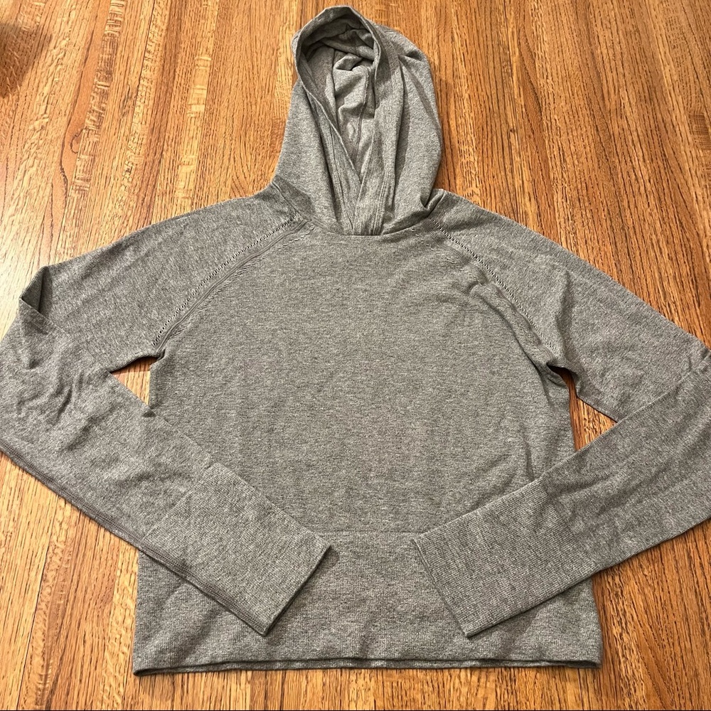 Fabletics Size Small Gray Pullover Workout Hoodie